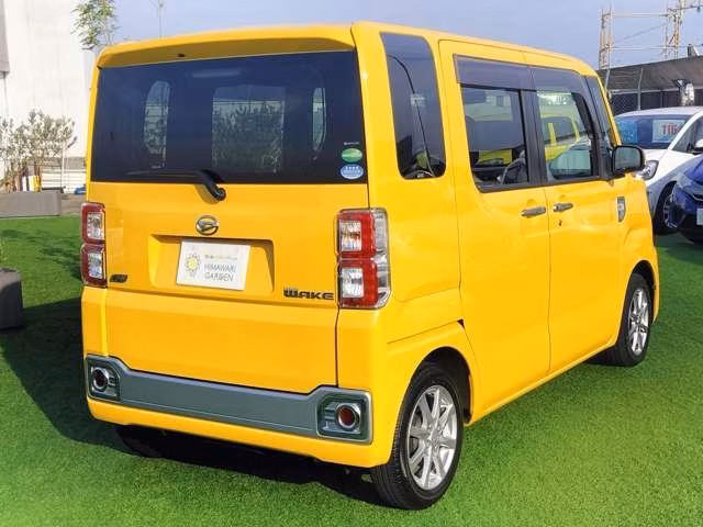 DAIHATSU WAKE