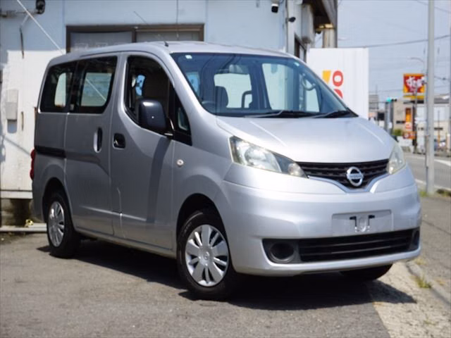 NISSAN NV200