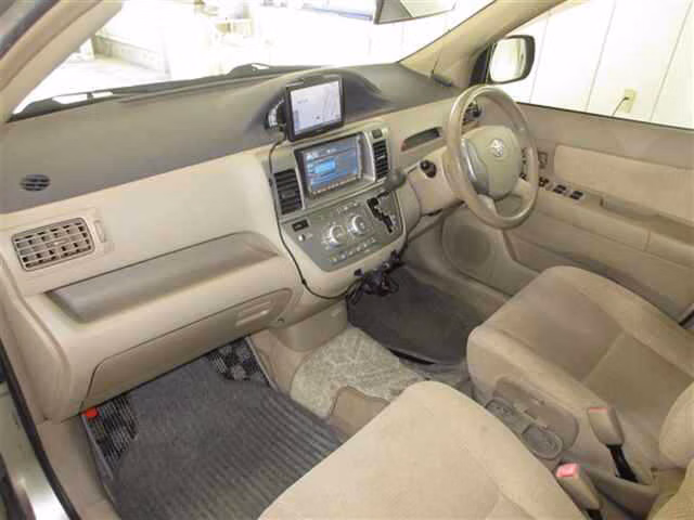 TOYOTA RAUM