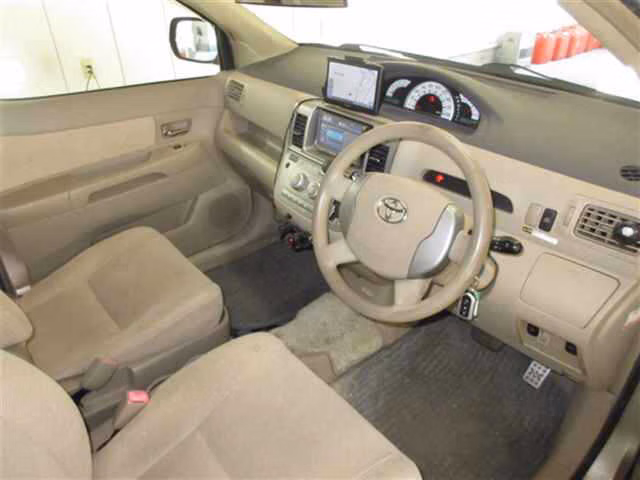 TOYOTA RAUM