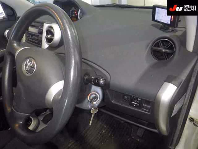 TOYOTA IST