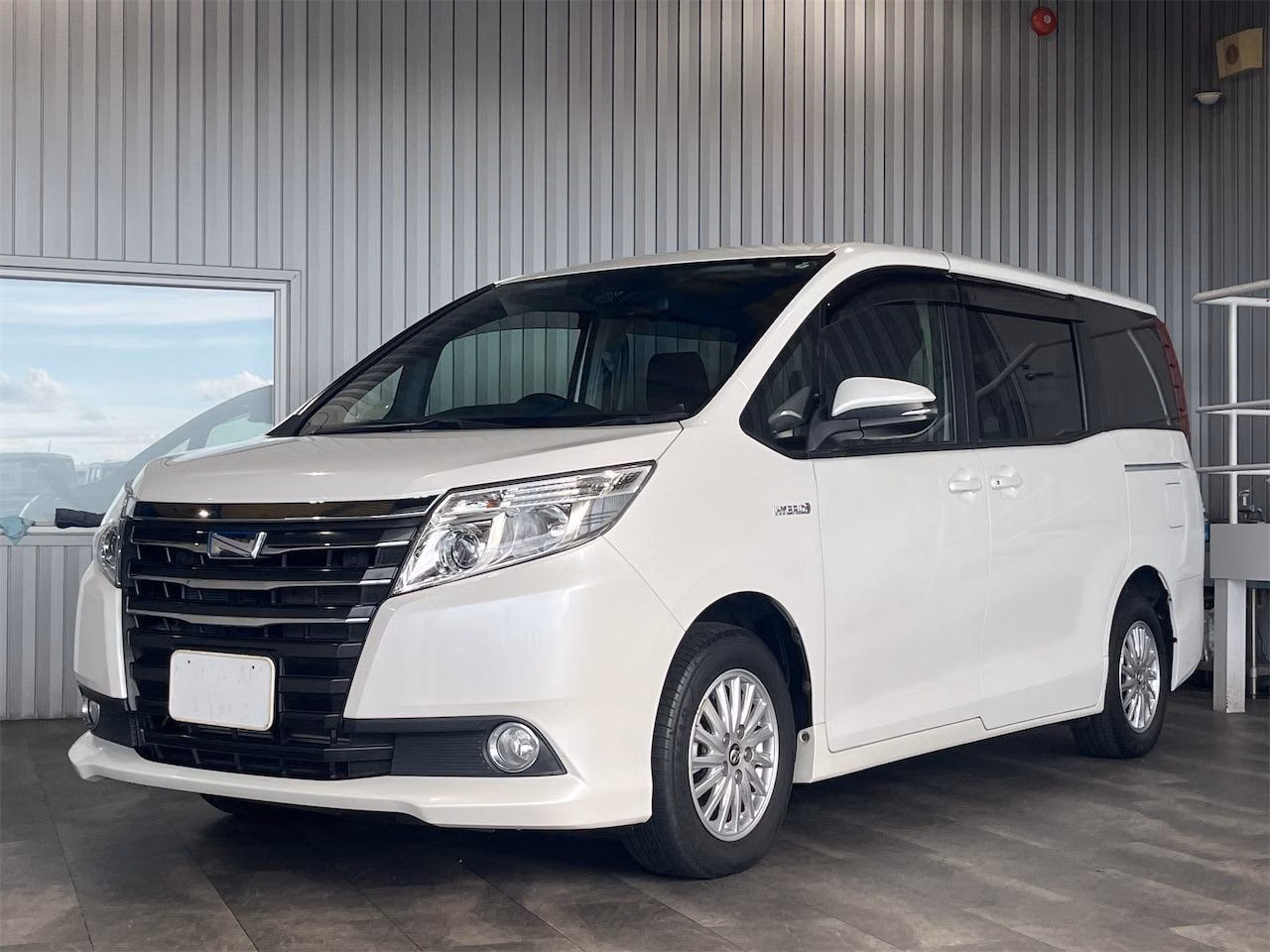 TOYOTA NOAH