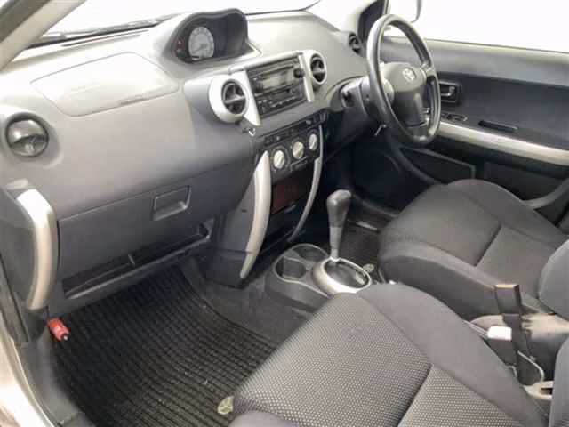 TOYOTA IST