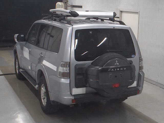 MITSUBISHI PAJERO