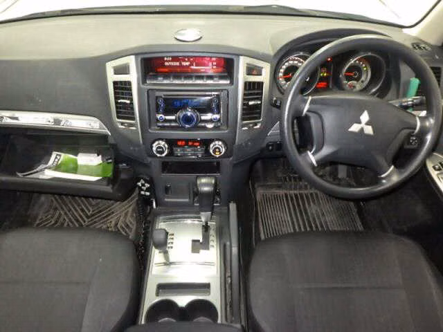 MITSUBISHI PAJERO