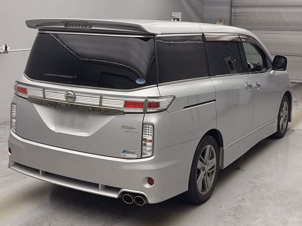 NISSAN ELGRAND