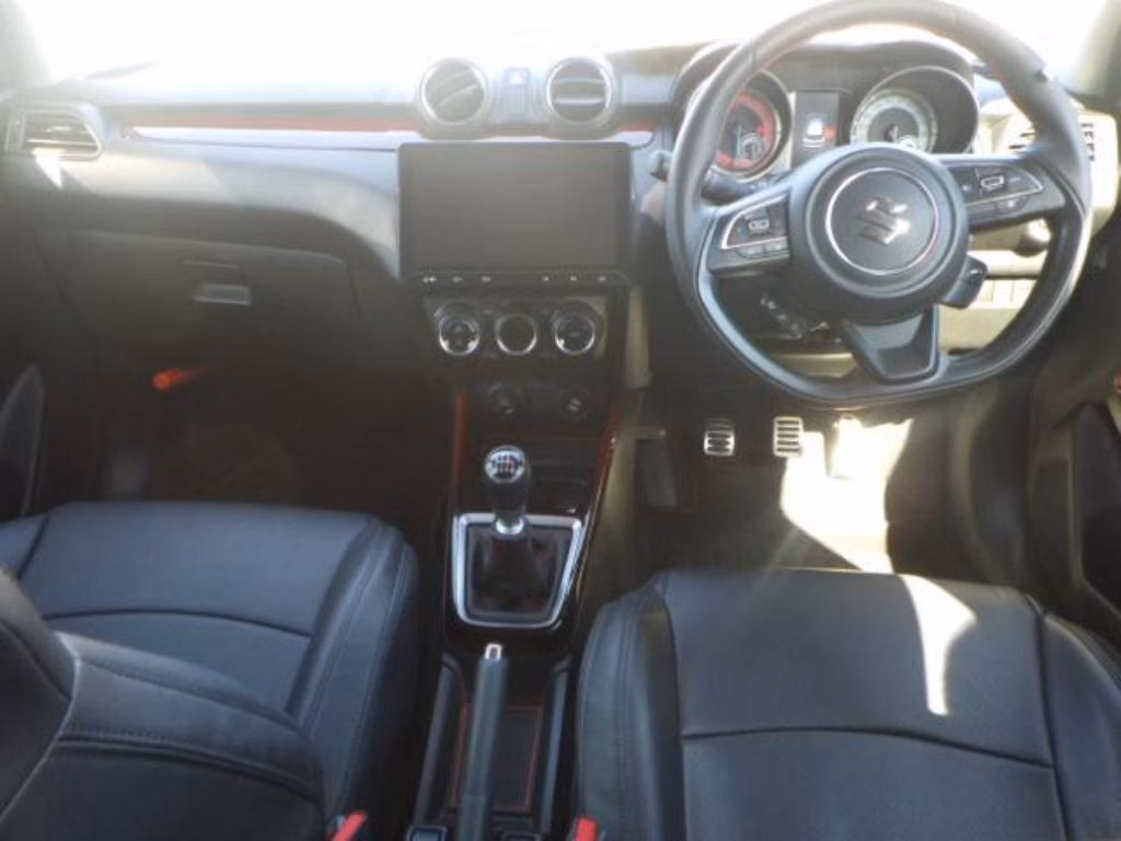 SUZUKI SWIFT