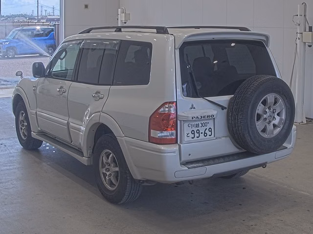 MITSUBISHI PAJERO