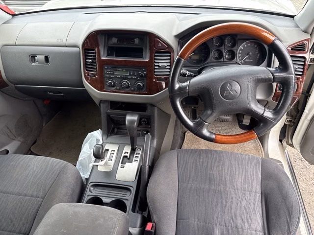 MITSUBISHI PAJERO