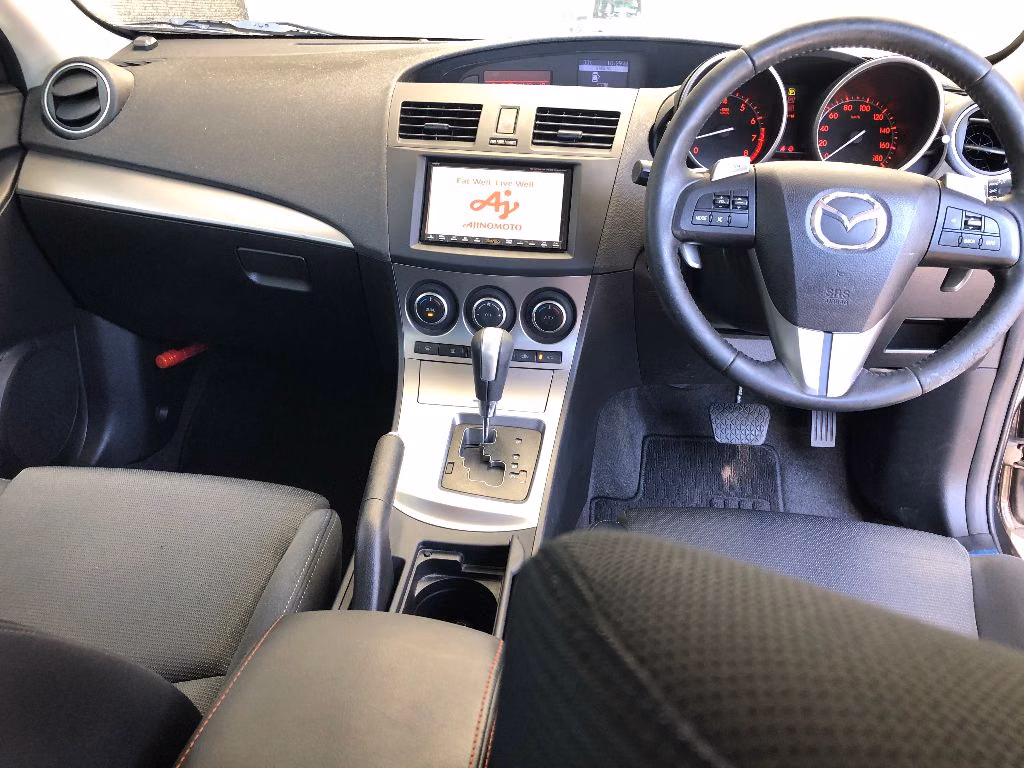 MAZDA AXELA