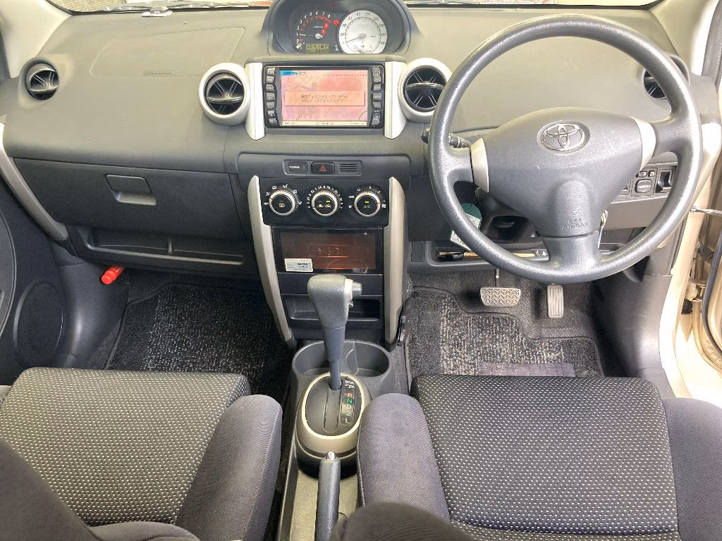 TOYOTA IST