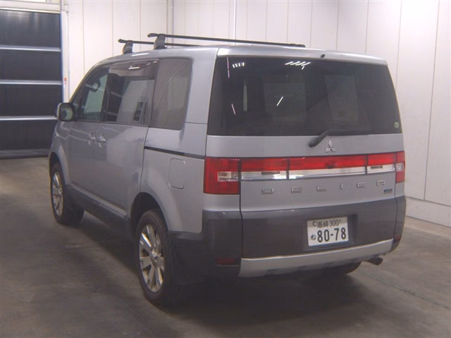 MITSUBISHI DELICA D:5