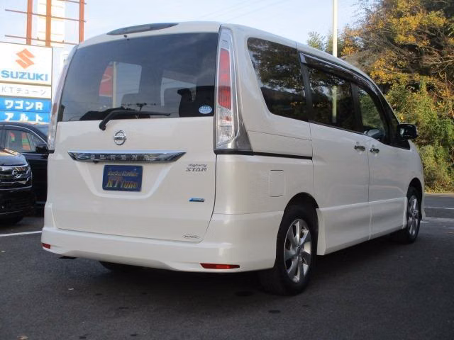 NISSAN SERENA