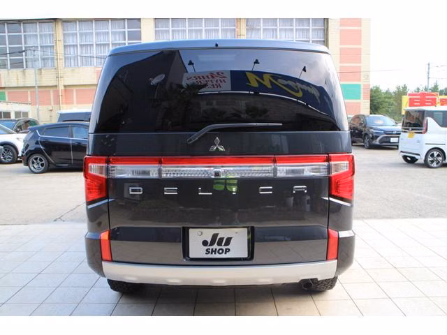 MITSUBISHI DELICA D:5