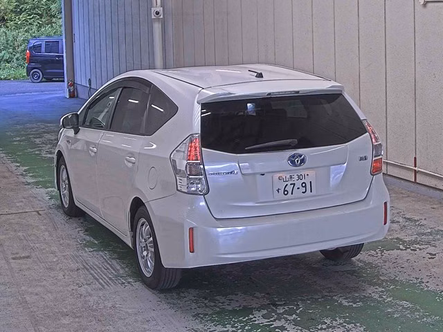 TOYOTA PRIUS ALPHA