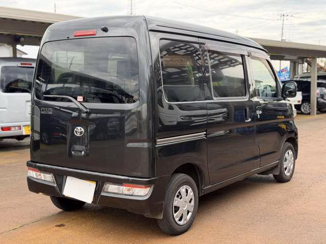 TOYOTA PIXIS VAN