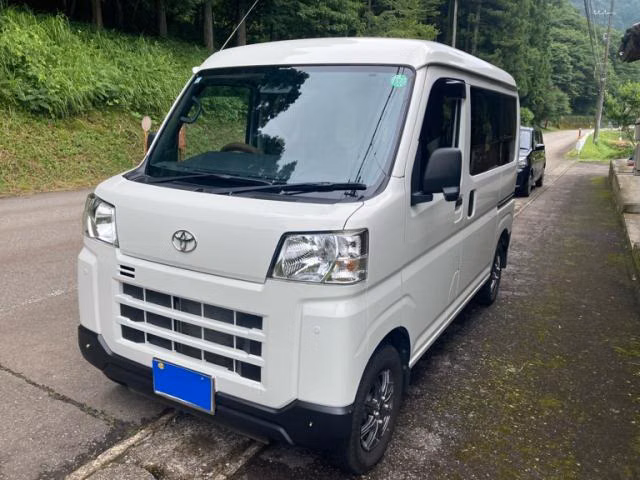 TOYOTA PIXIS VAN