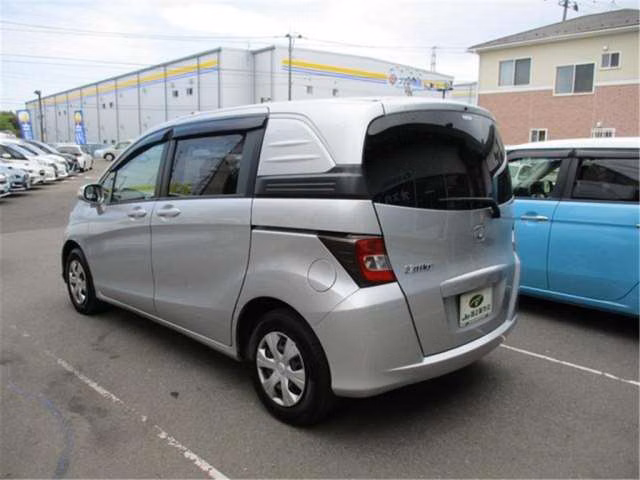 HONDA FREED SPIKE