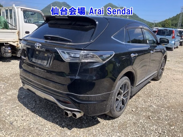TOYOTA HARRIER