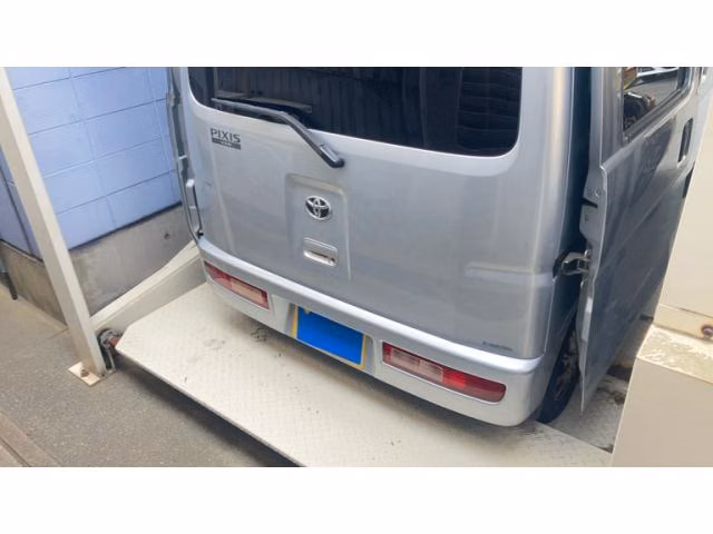TOYOTA PIXIS VAN