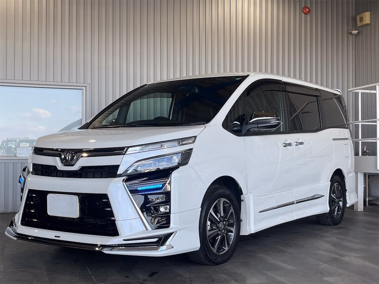 TOYOTA VOXY