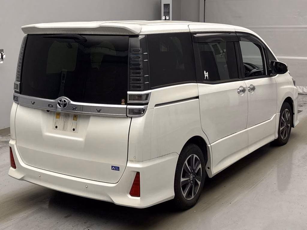 TOYOTA VOXY