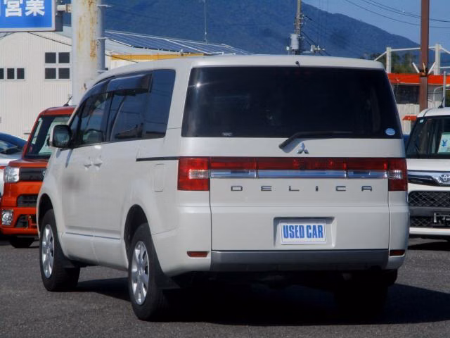 MITSUBISHI DELICA D:5