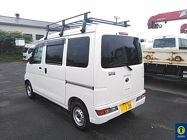 TOYOTA PIXIS VAN