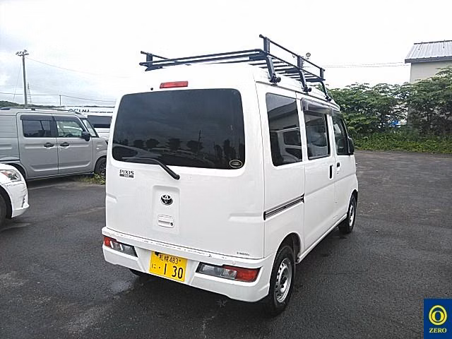 TOYOTA PIXIS VAN