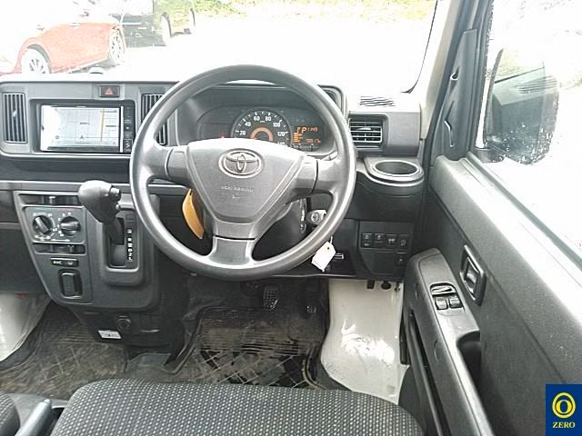 TOYOTA PIXIS VAN