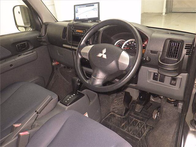 MITSUBISHI MINICAB