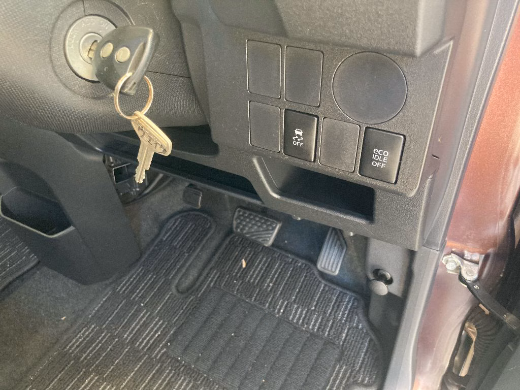 DAIHATSU WAKE