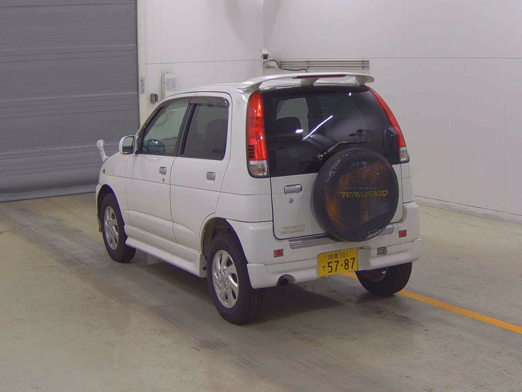 DAIHATSU TERIOS KID