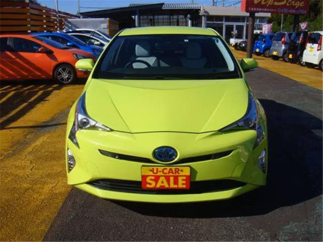 TOYOTA PRIUS