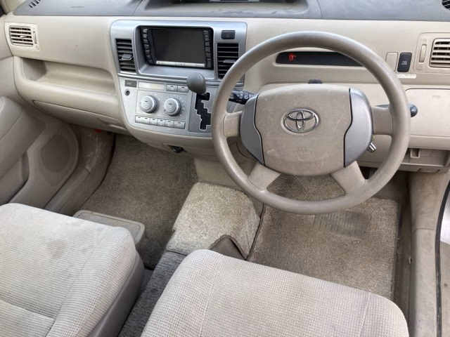 TOYOTA RAUM