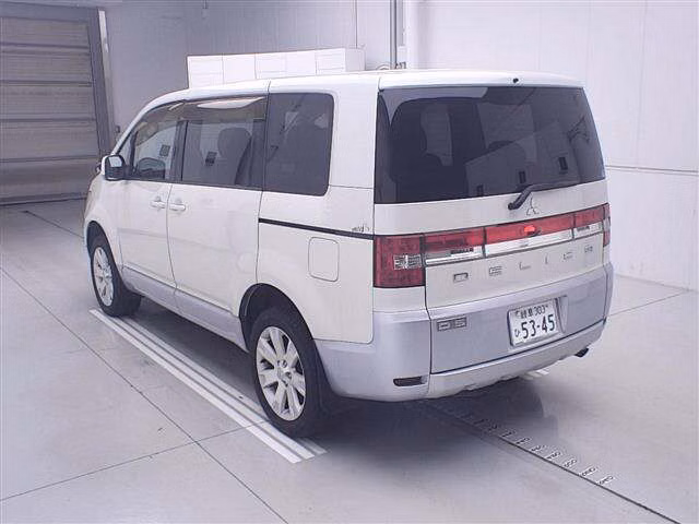 MITSUBISHI DELICA D:5