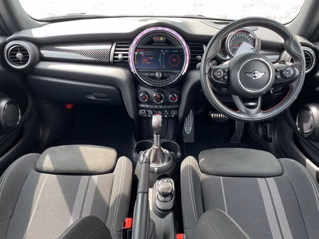MINI HATCH