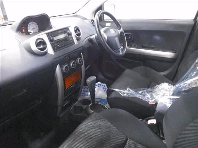 TOYOTA IST
