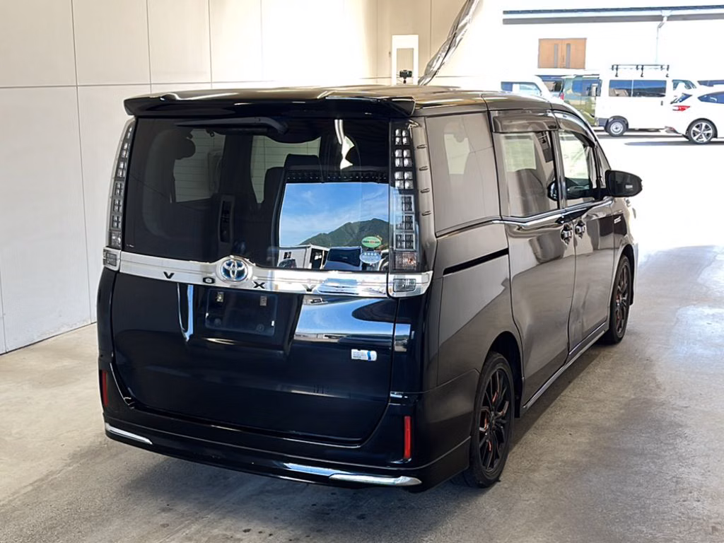 TOYOTA VOXY