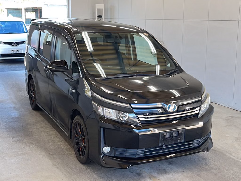 TOYOTA VOXY