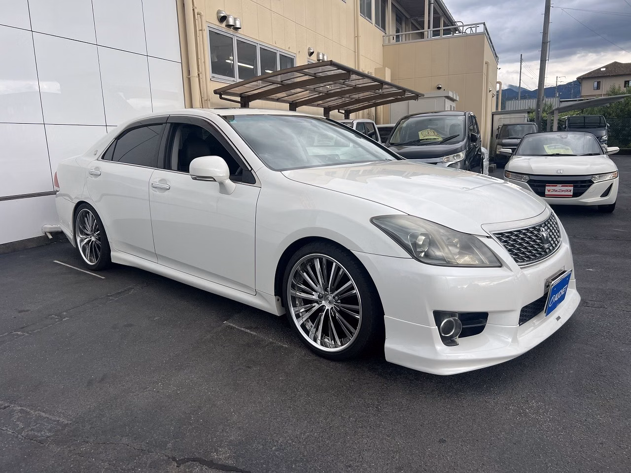 TOYOTA CROWN