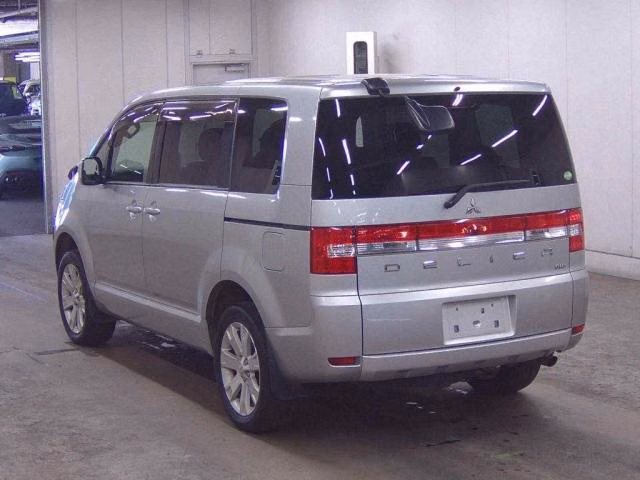 MITSUBISHI DELICA D:5