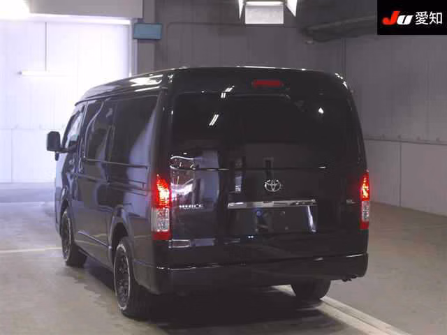 TOYOTA HIACE