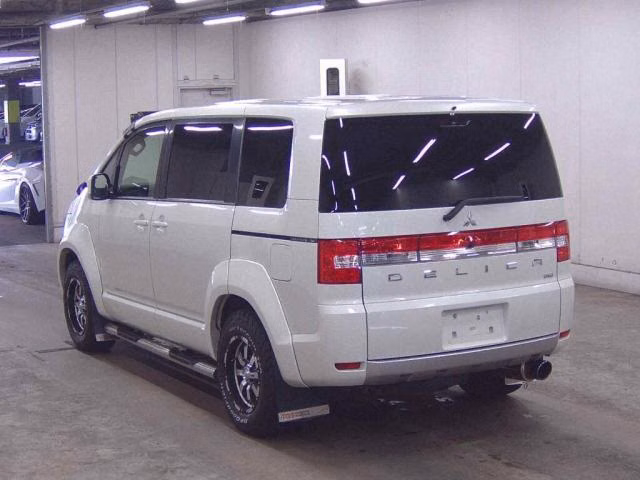 MITSUBISHI DELICA D:5