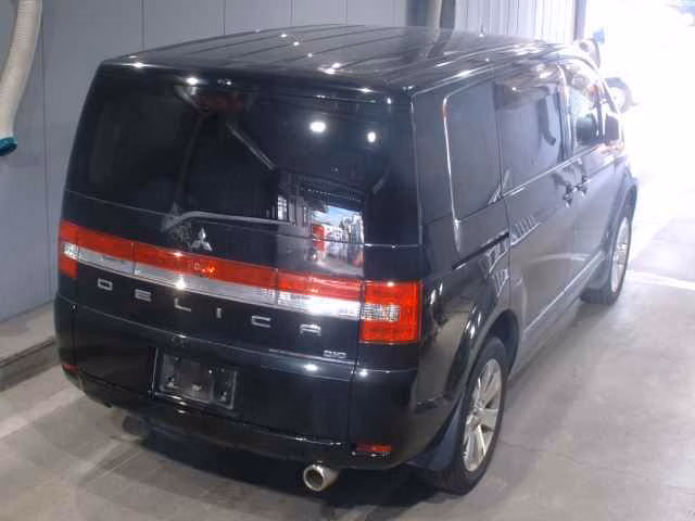 MITSUBISHI DELICA D:5