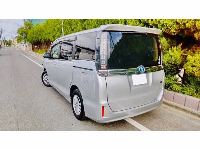 TOYOTA VOXY