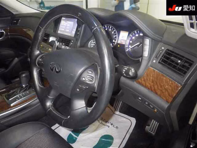 NISSAN FUGA