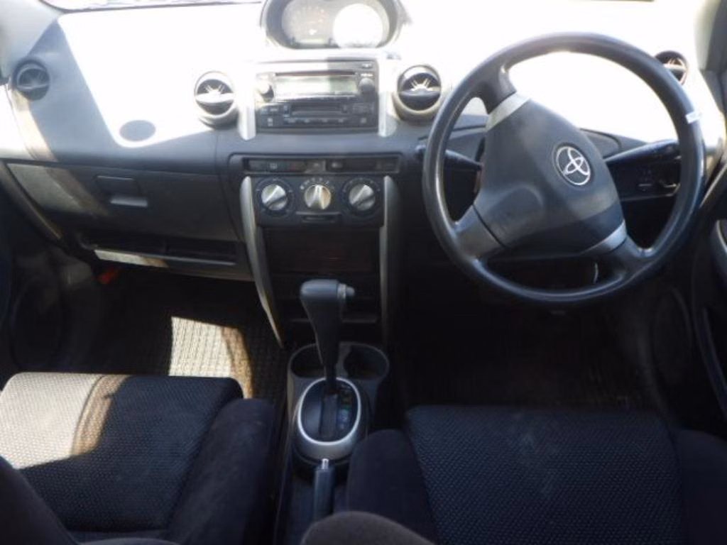 TOYOTA IST