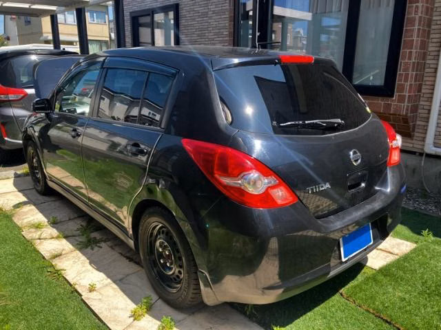 NISSAN TIIDA
