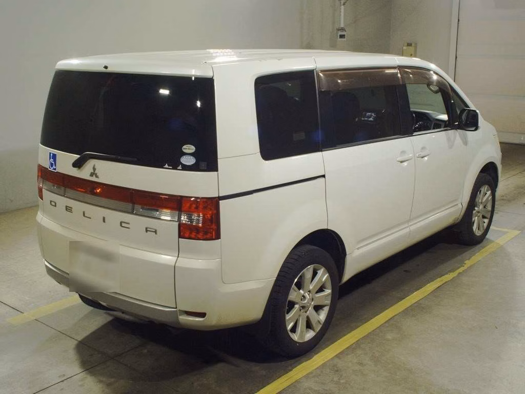 MITSUBISHI DELICA D:5